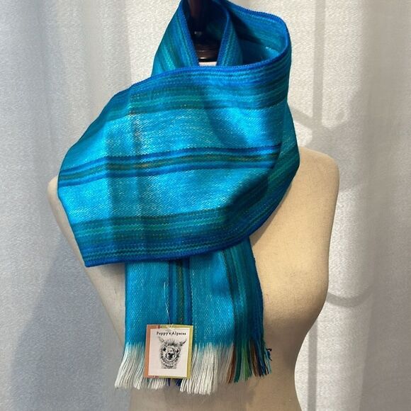 Beautiful alpaca scarf from Ecuador so soft and warm! - Picture 3 of 9